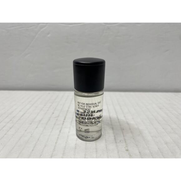 MAC Cleanse Off Oil Huile Travel Size • 0.2 Fl Oz / 6 ml - Picture 3 of 3